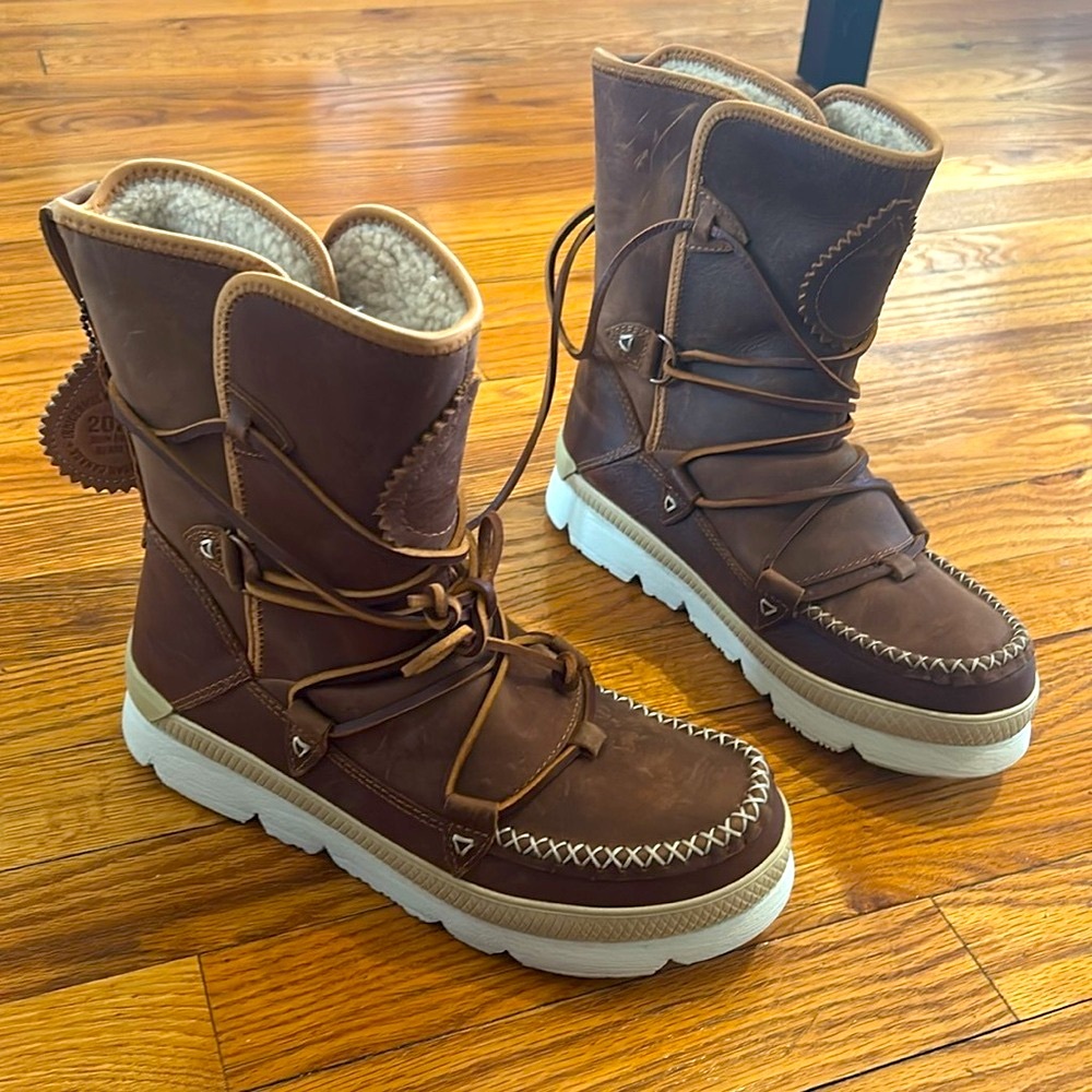 🆕Manitobah Mukluks Suede Boots - Picture 2 of 8